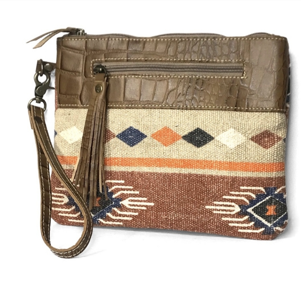 LAST ONE! Gorgeous Handmade Genuine Leather and Aztec Canvas Clutch - Picture 4 of 6